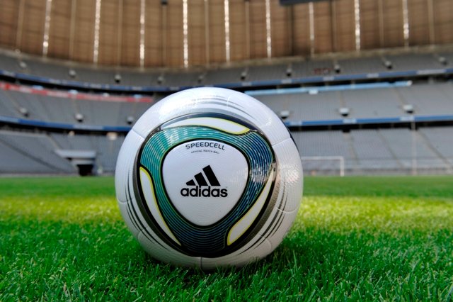 Pallone Adidas in regalo!